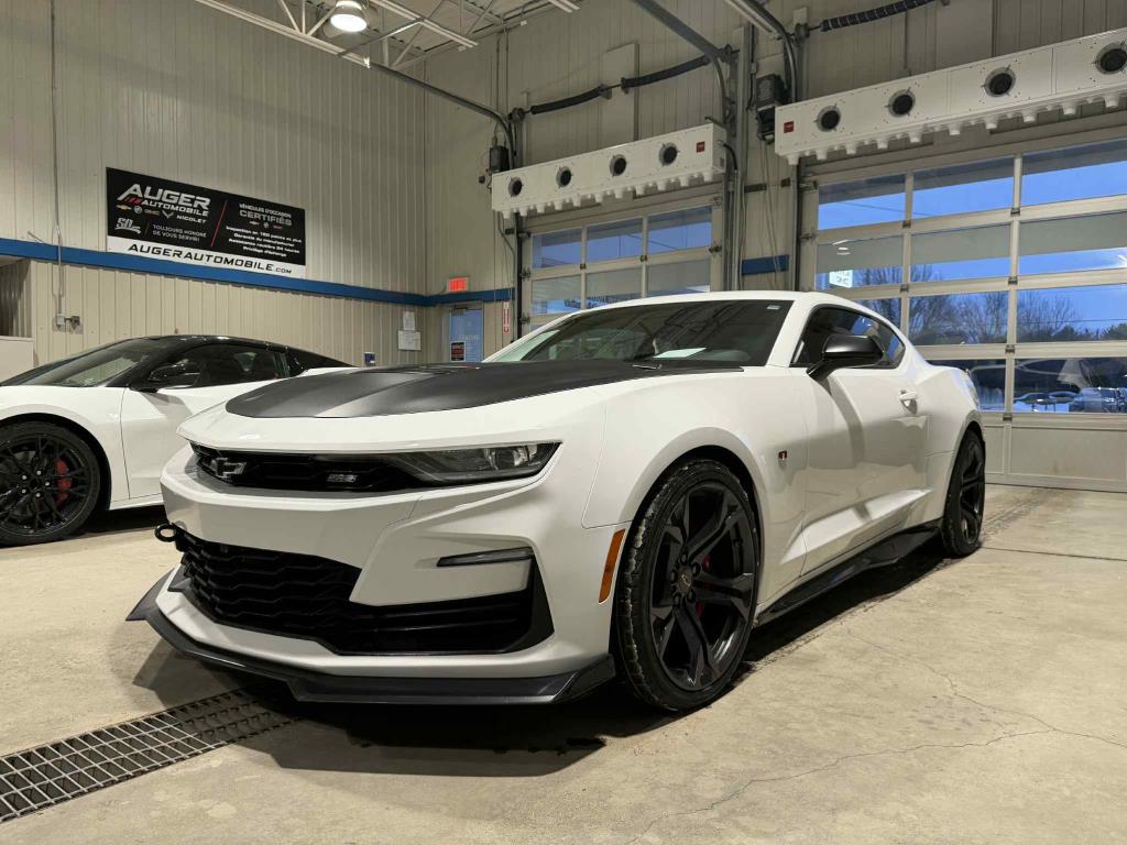 White (Blanc sommet) 2022 Chevrolet Camaro Coupe Rear-Wheel Drive Manual