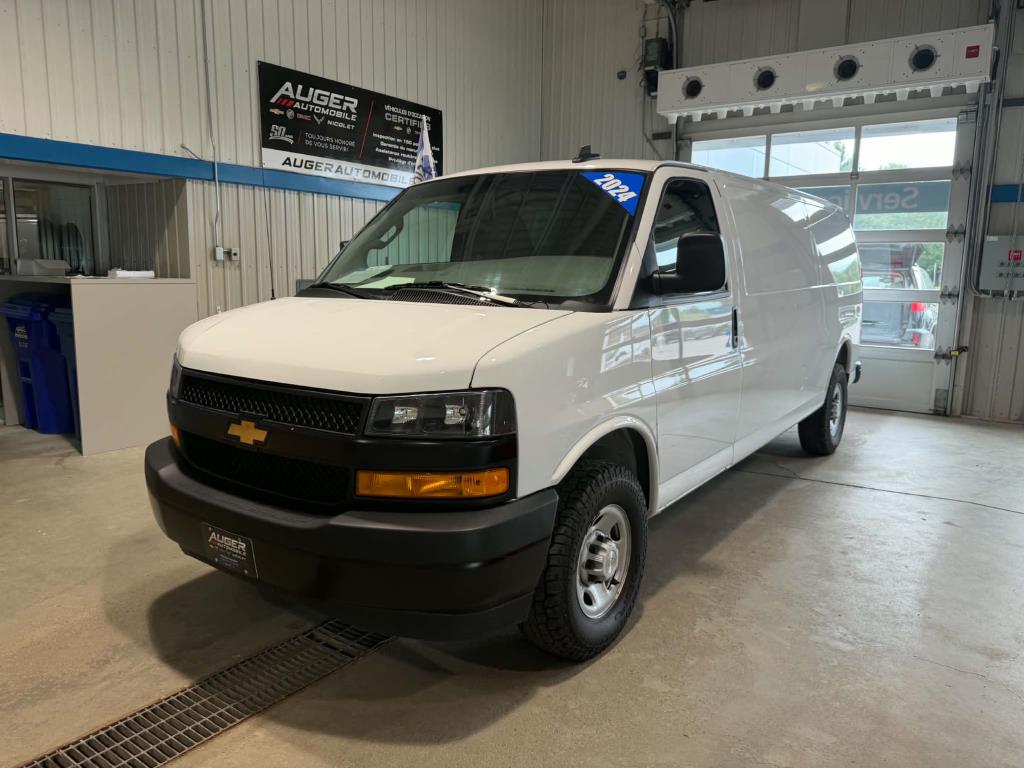 White (Blanc sommet) 2024 Chevrolet Express Cargo Van Rear-Wheel Drive Automatic