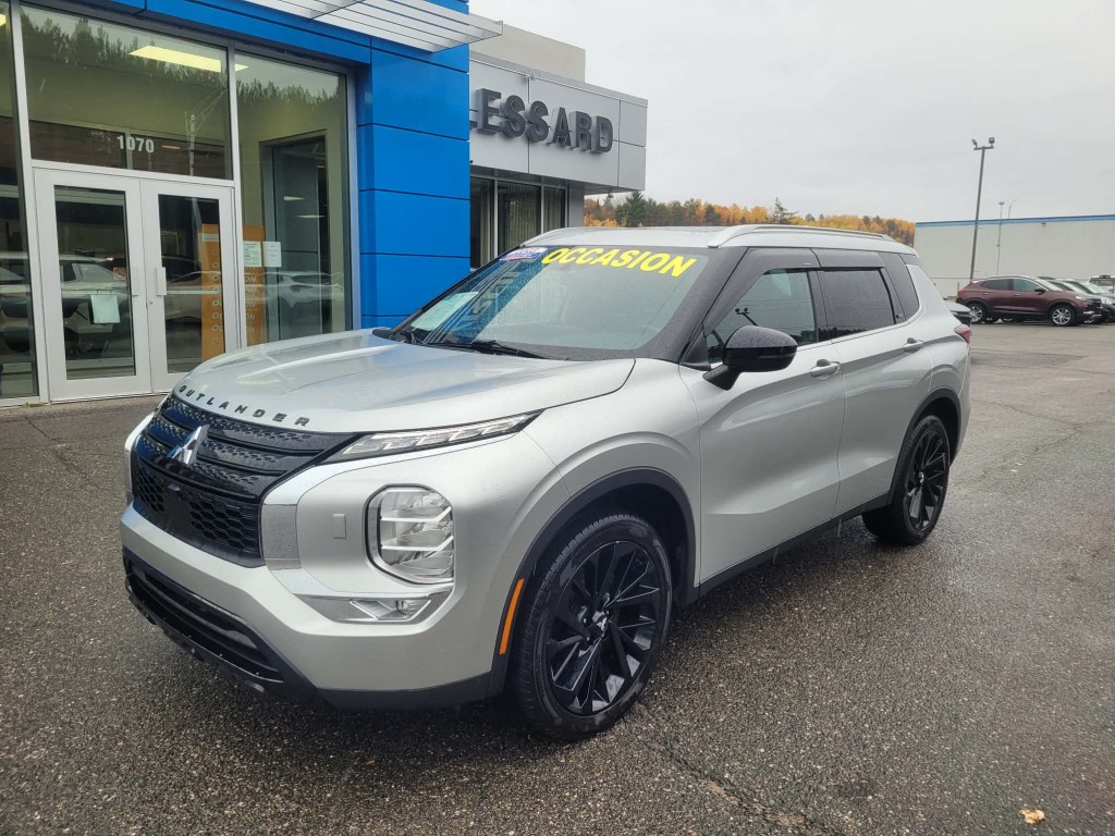 2023 Mitsubishi Outlander NOIR S-AWC