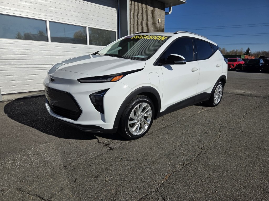 White (Blanc sommet) 2023 Chevrolet Bolt EUV Hatchback Front-Wheel Drive Automatic